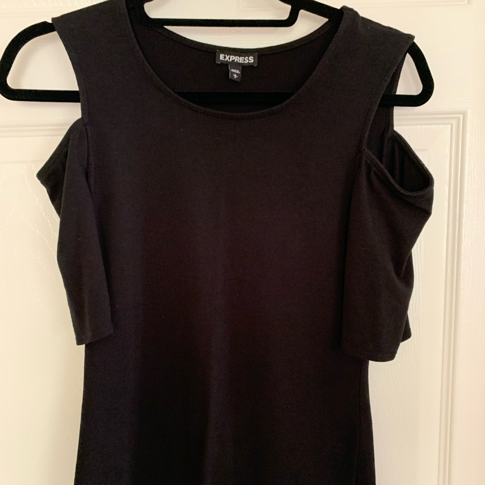 Open-shoulder top
